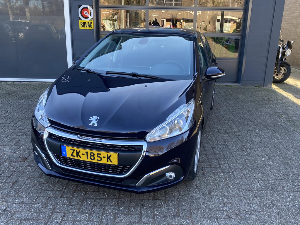 Primary Image peugeot and 208