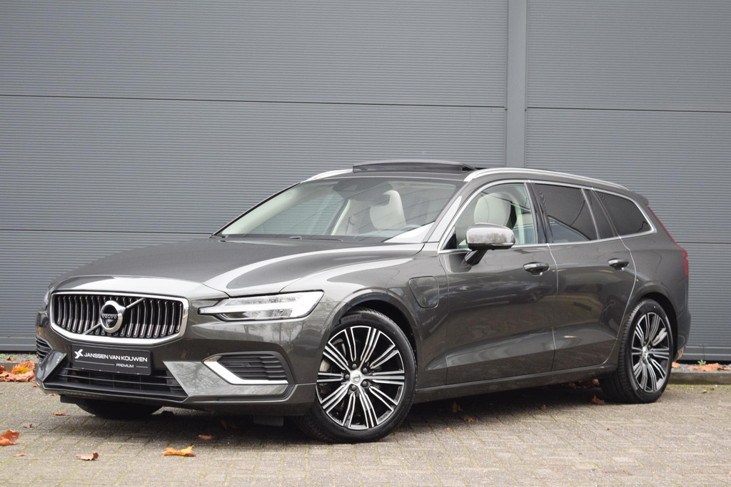 Primary Image volvo and v60